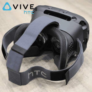 HTC VR apoyado en la mesa